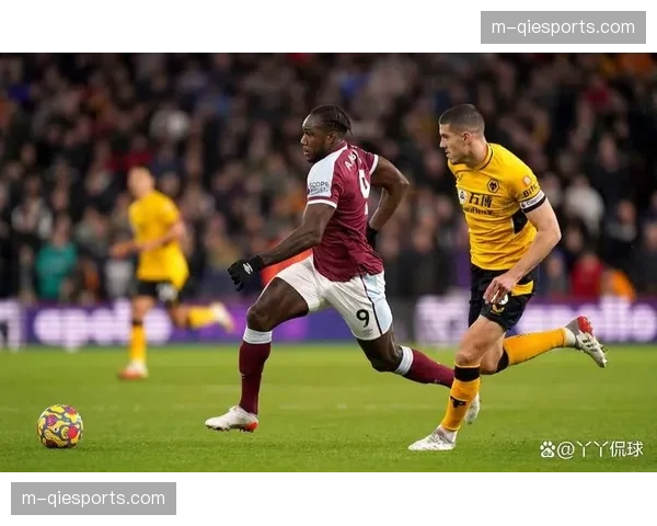 VAR长时间介入，判定西汉姆联进球前犯规，进球无效引主场球迷不满